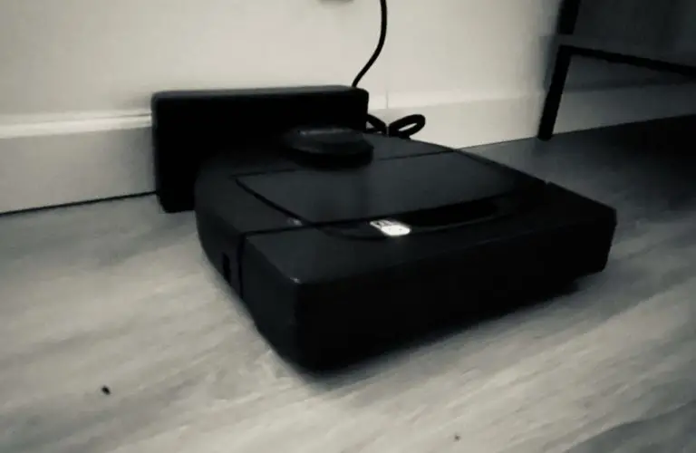 Can Roombas and other Robot Vacuums Clean In The Dark?